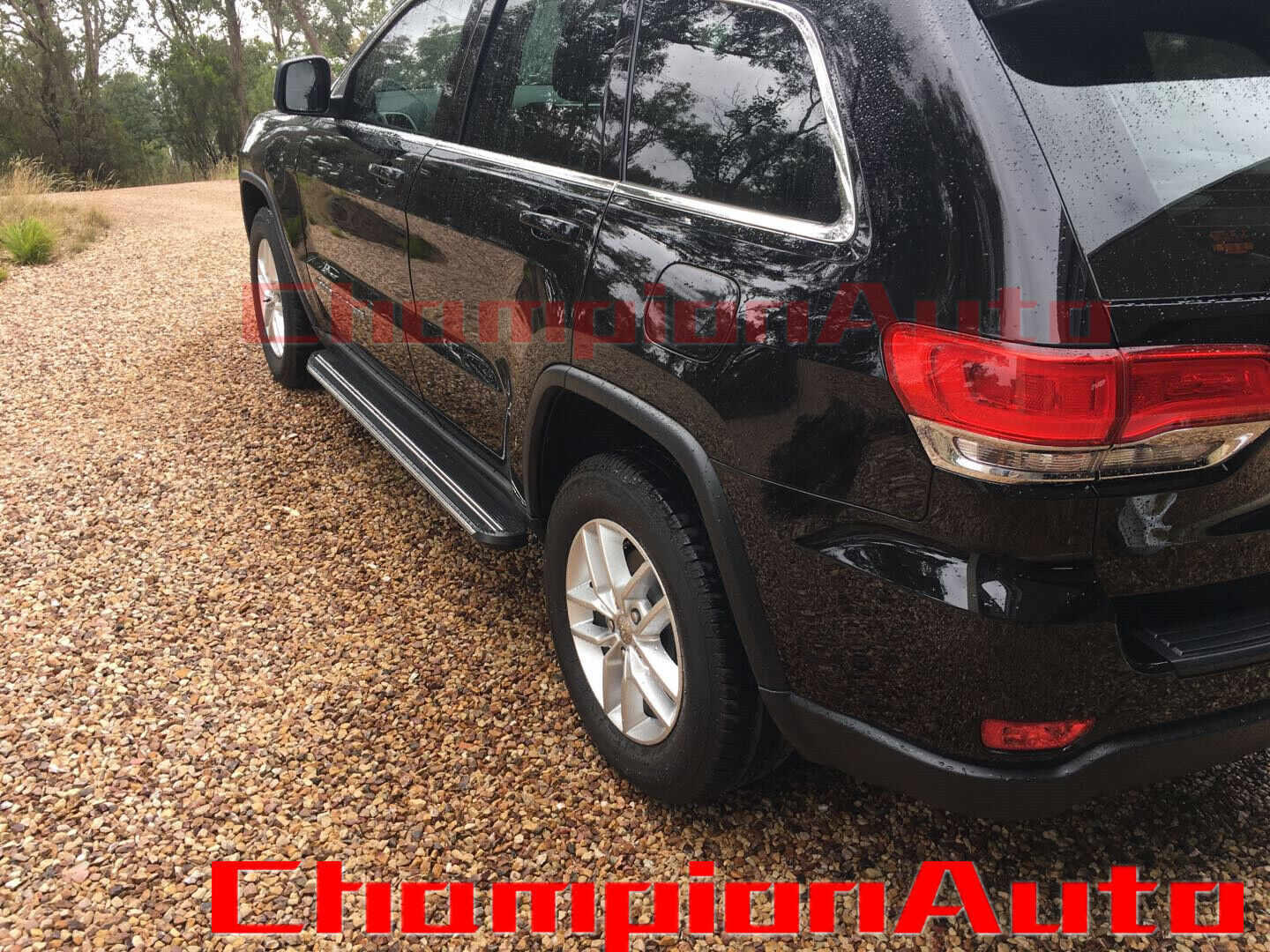 Side Steps For Jeep Grand Cherokee WK 2011-2022 (XR) With Heavy Duty Brackets