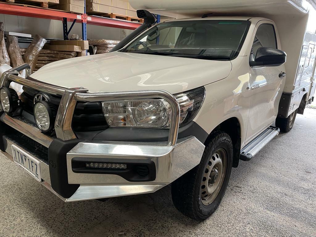 A pair of Single cab Alloy side steps for Hilux 2015-2024 (S6)