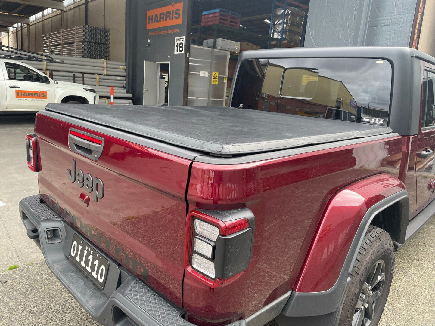 Soft Folding Tri-Fold Tonneau Cover For Jeep Gladiator JT Truck Bed 2020-2024