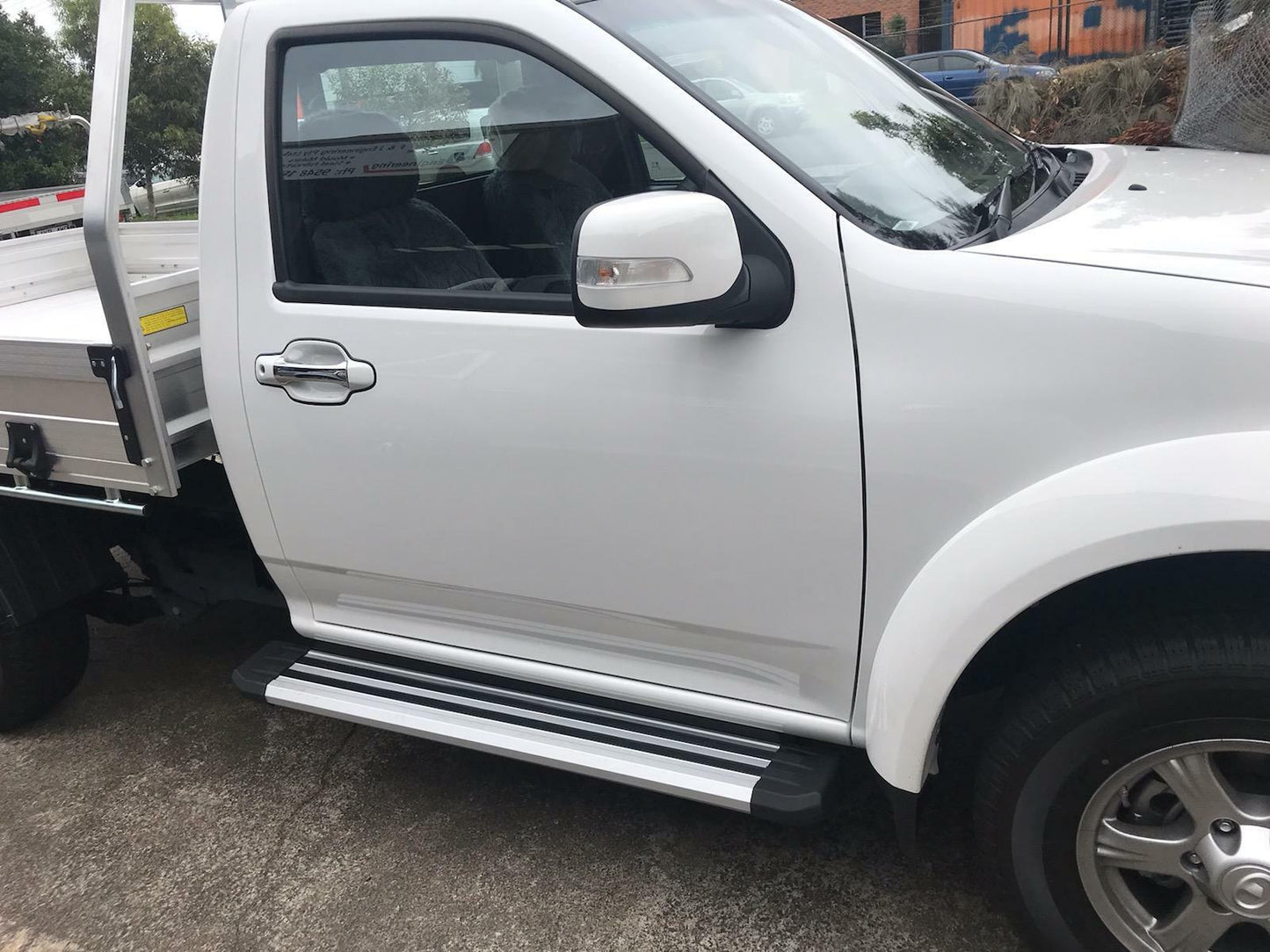 A pair of Single cab Alloy side steps for Hilux 2015-2024 (S6)