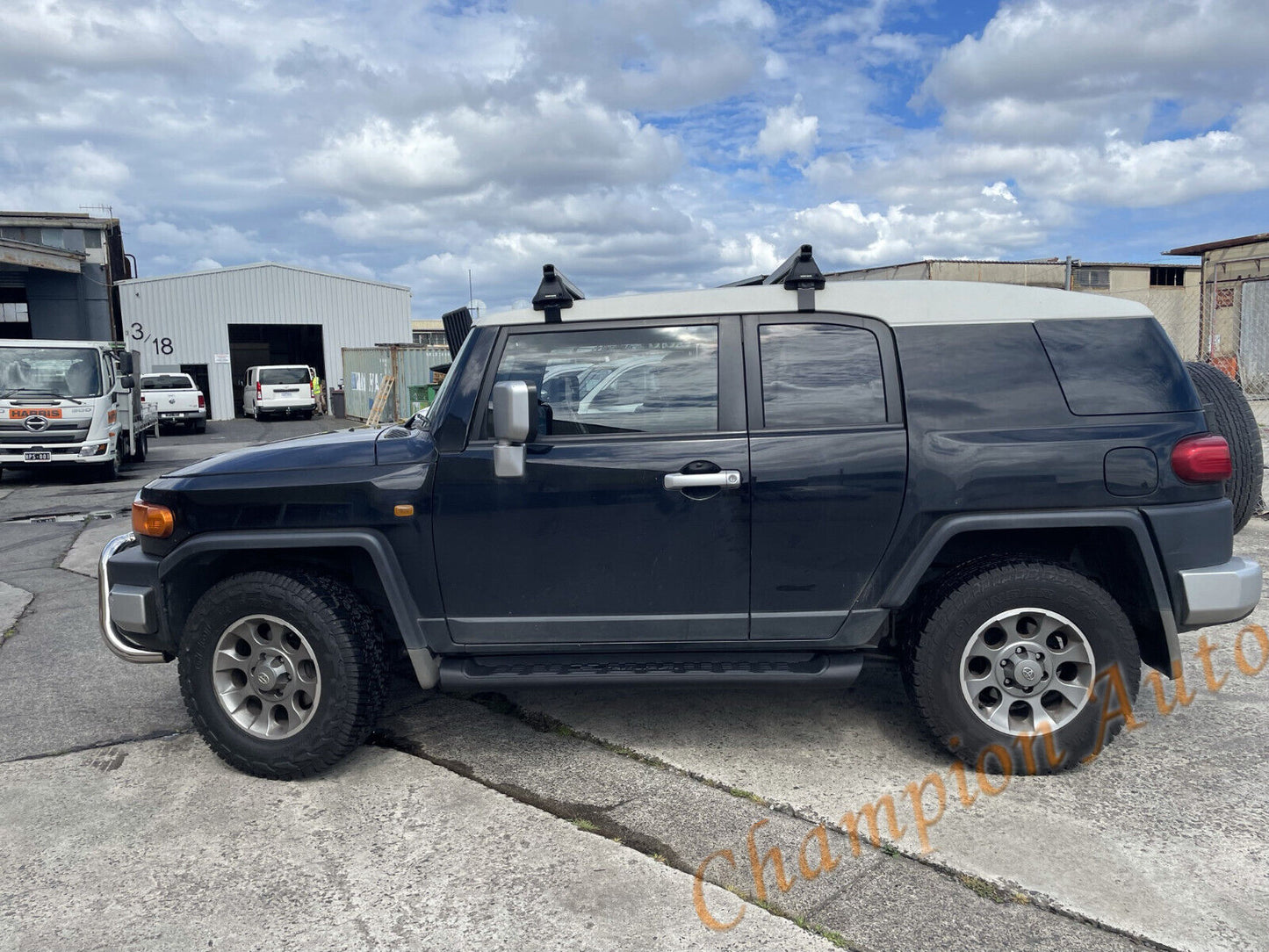 A pair of Black side steps for FJ Cruiser