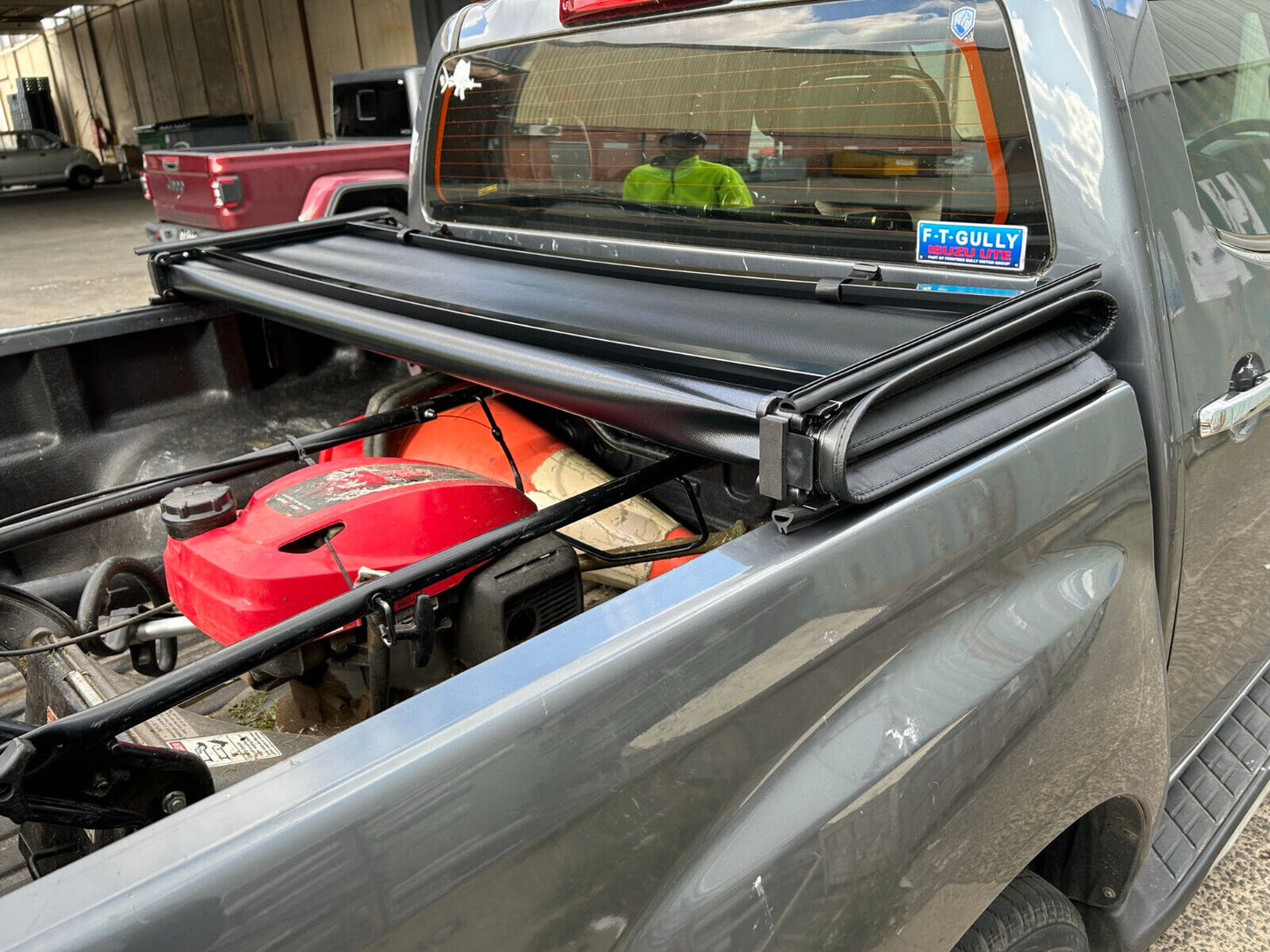 To Fit Isuzu D-max Dmax Dual Cab 2020-2024 Tri Fold Soft Tonneau Cover Non Drill