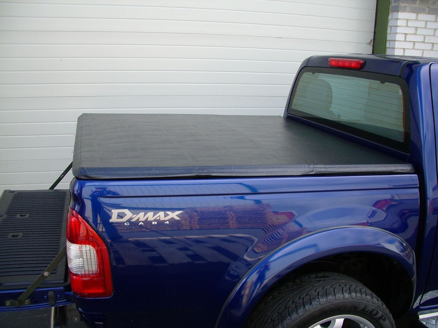 Tri Fold Soft Tonneau Cover for Mitsubishi MV Triton Dual Cab Mar 2024 - Current