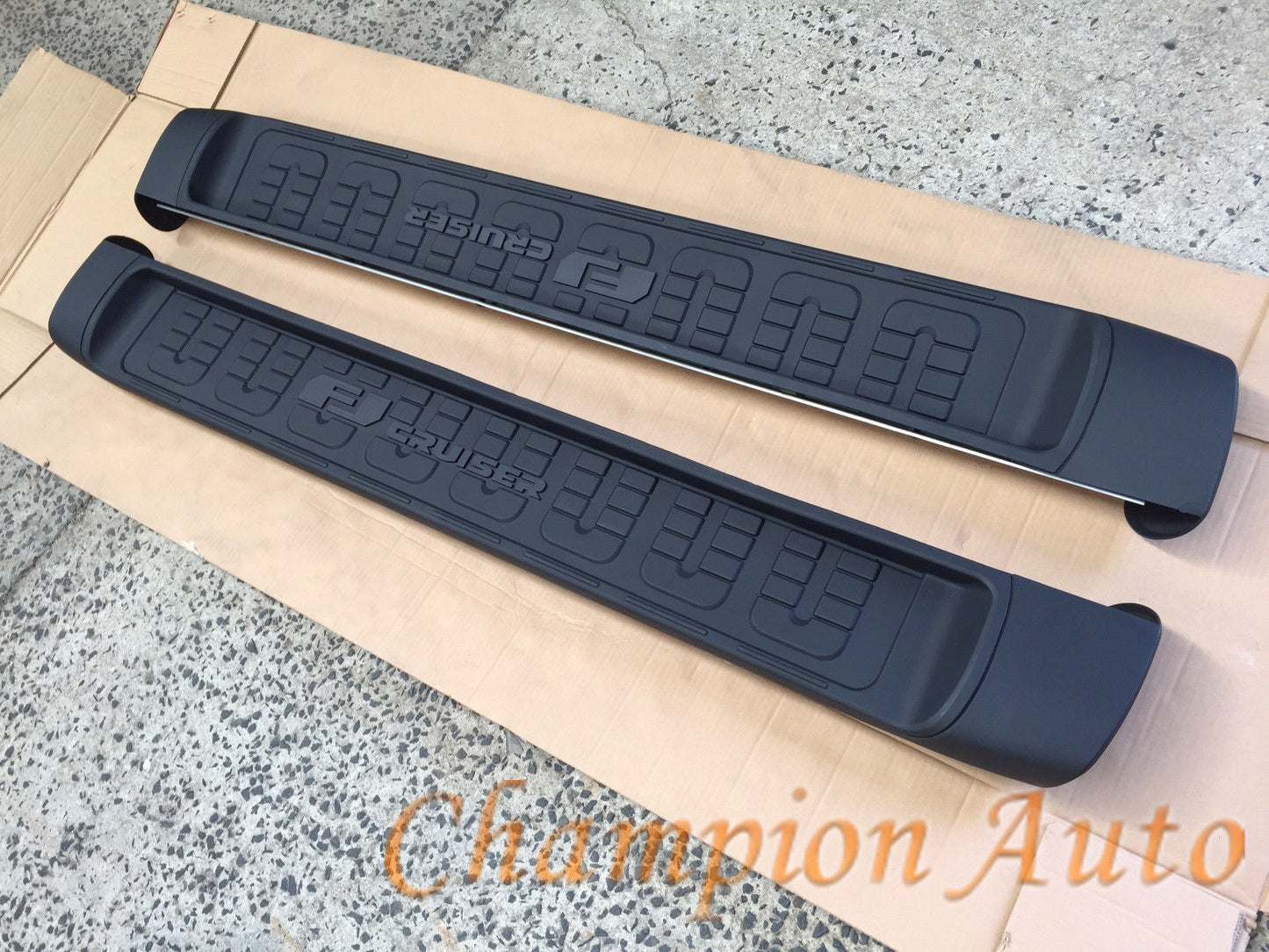 A pair of Black side steps for FJ Cruiser