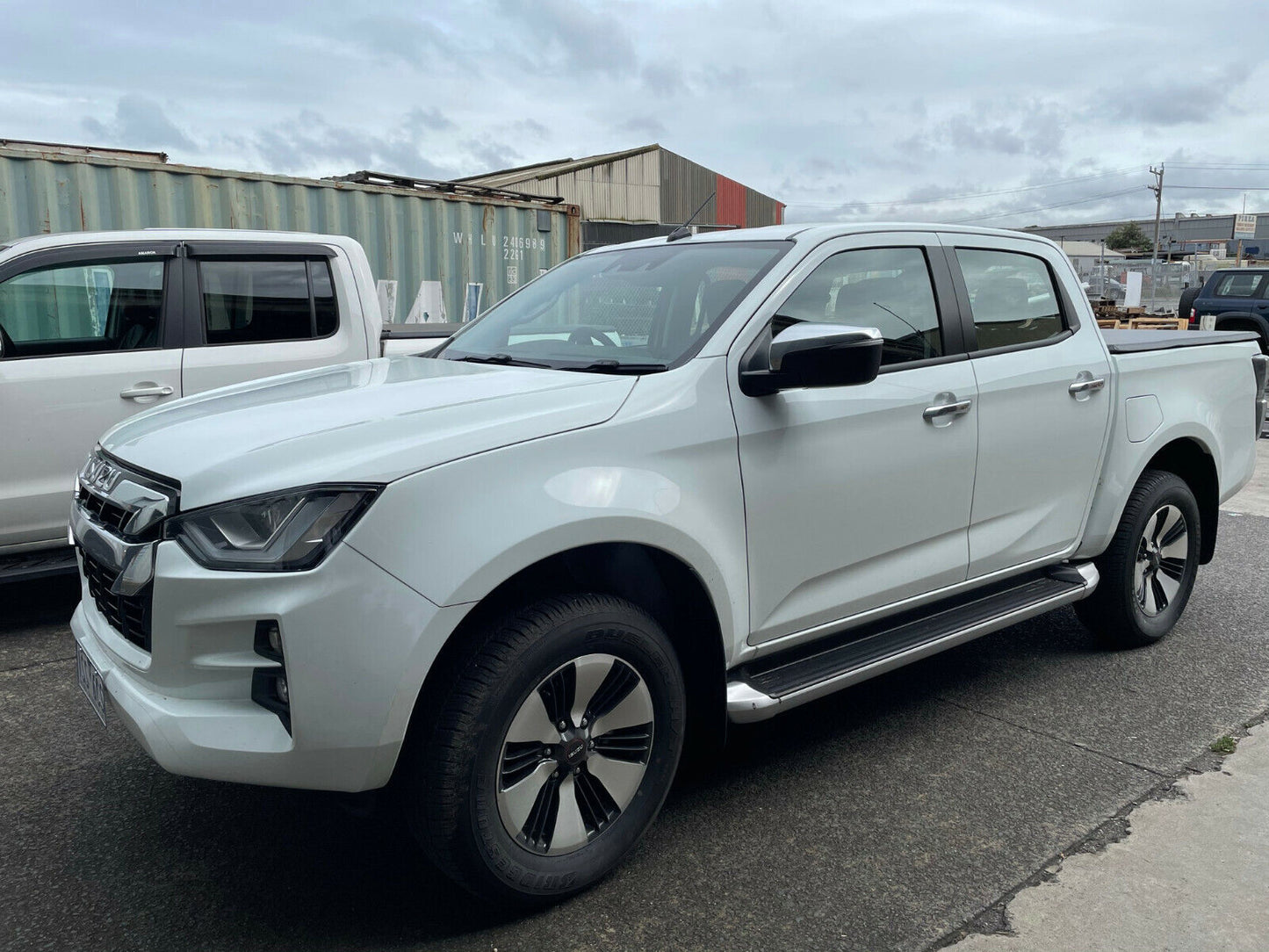 Tri Fold Soft Tonneau Cover Non Drill Mazda BT-50 BT50 Dual Cab 09/2020- 2024