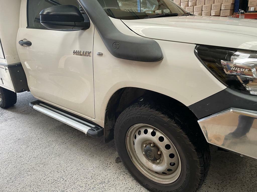 A pair of Single cab Alloy side steps for Hilux 2015-2024 (S6)