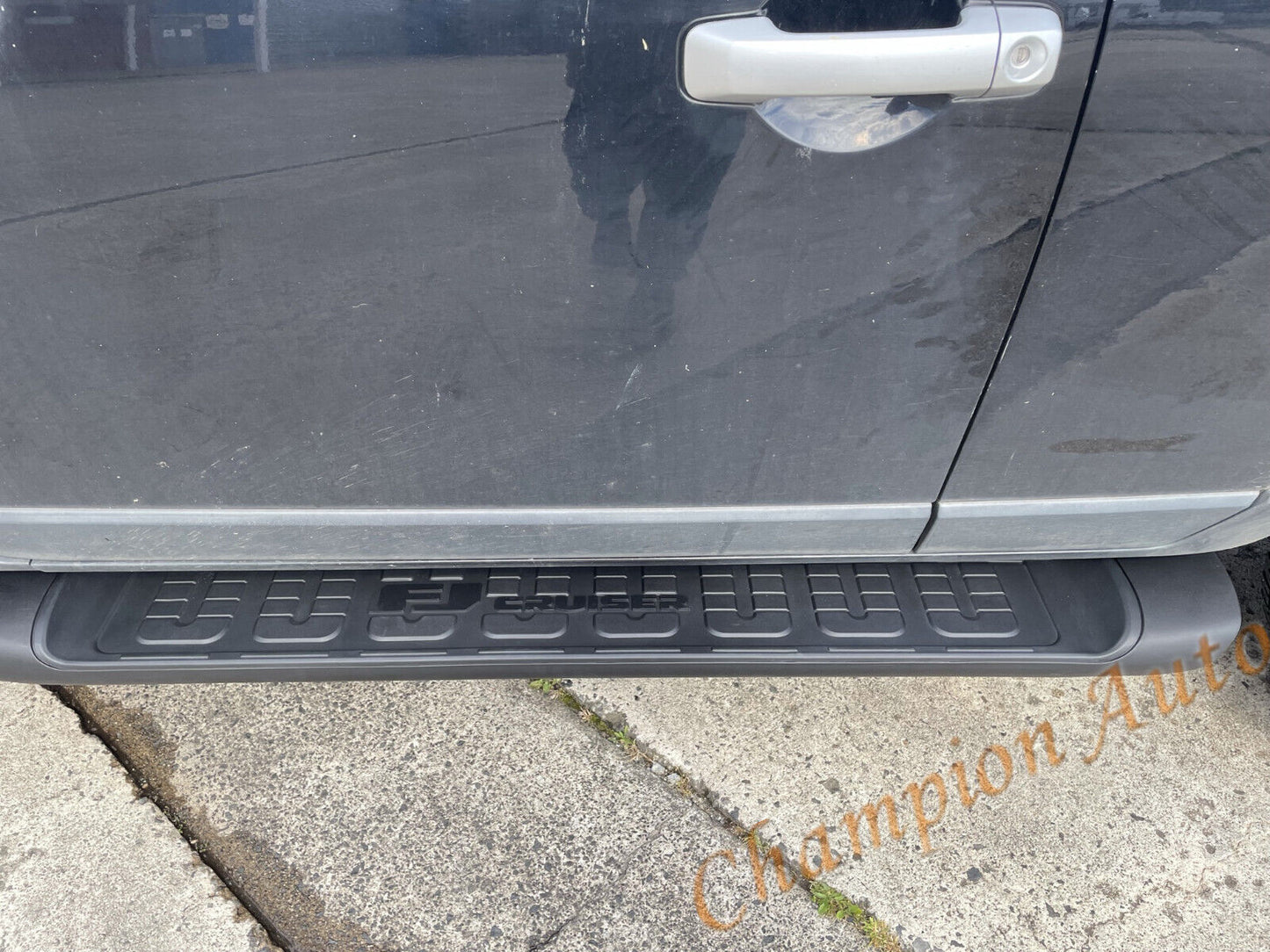 A pair of Black side steps for FJ Cruiser