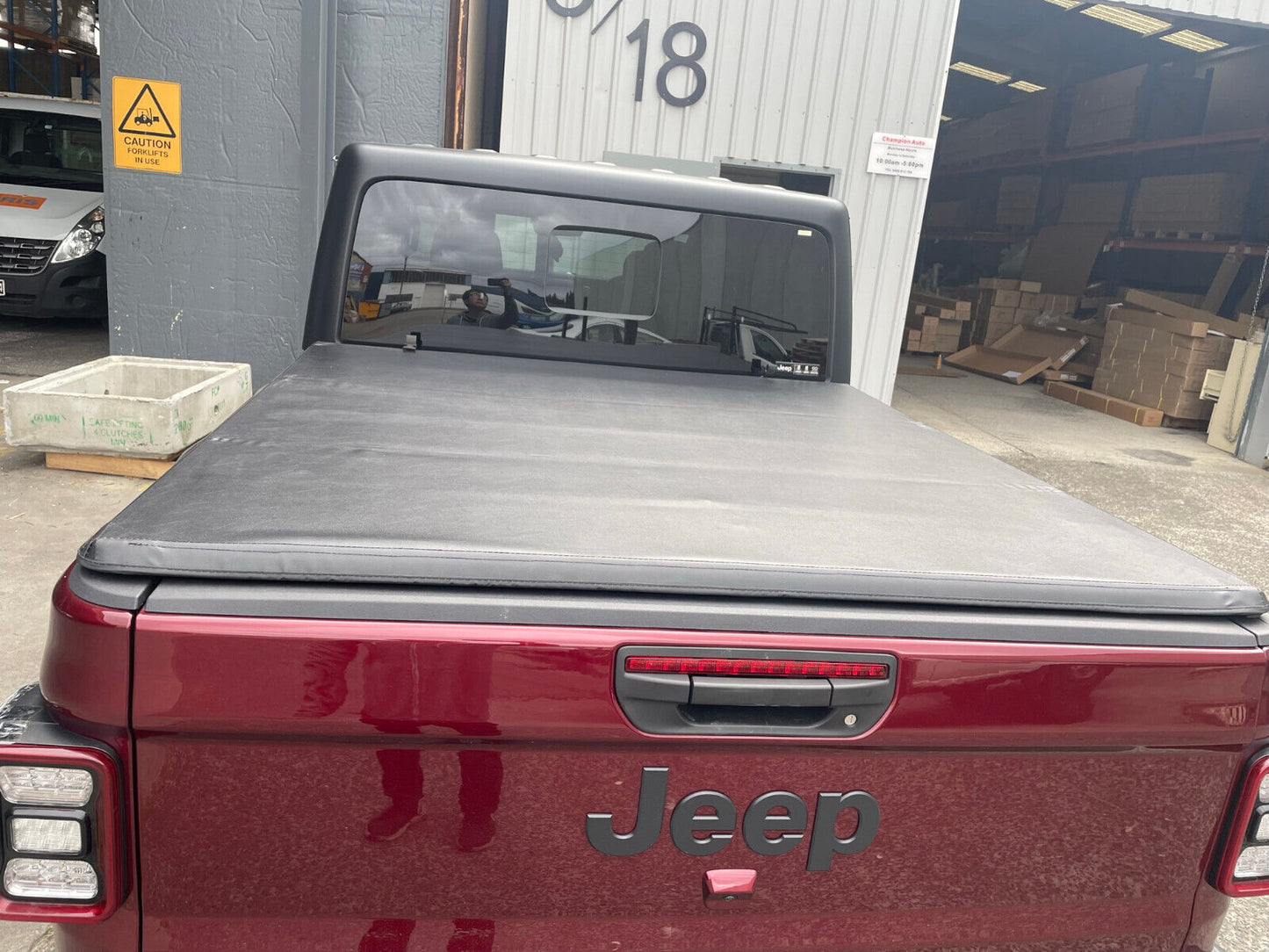 Soft Folding Tri-Fold Tonneau Cover For Jeep Gladiator JT Truck Bed 2020-2024
