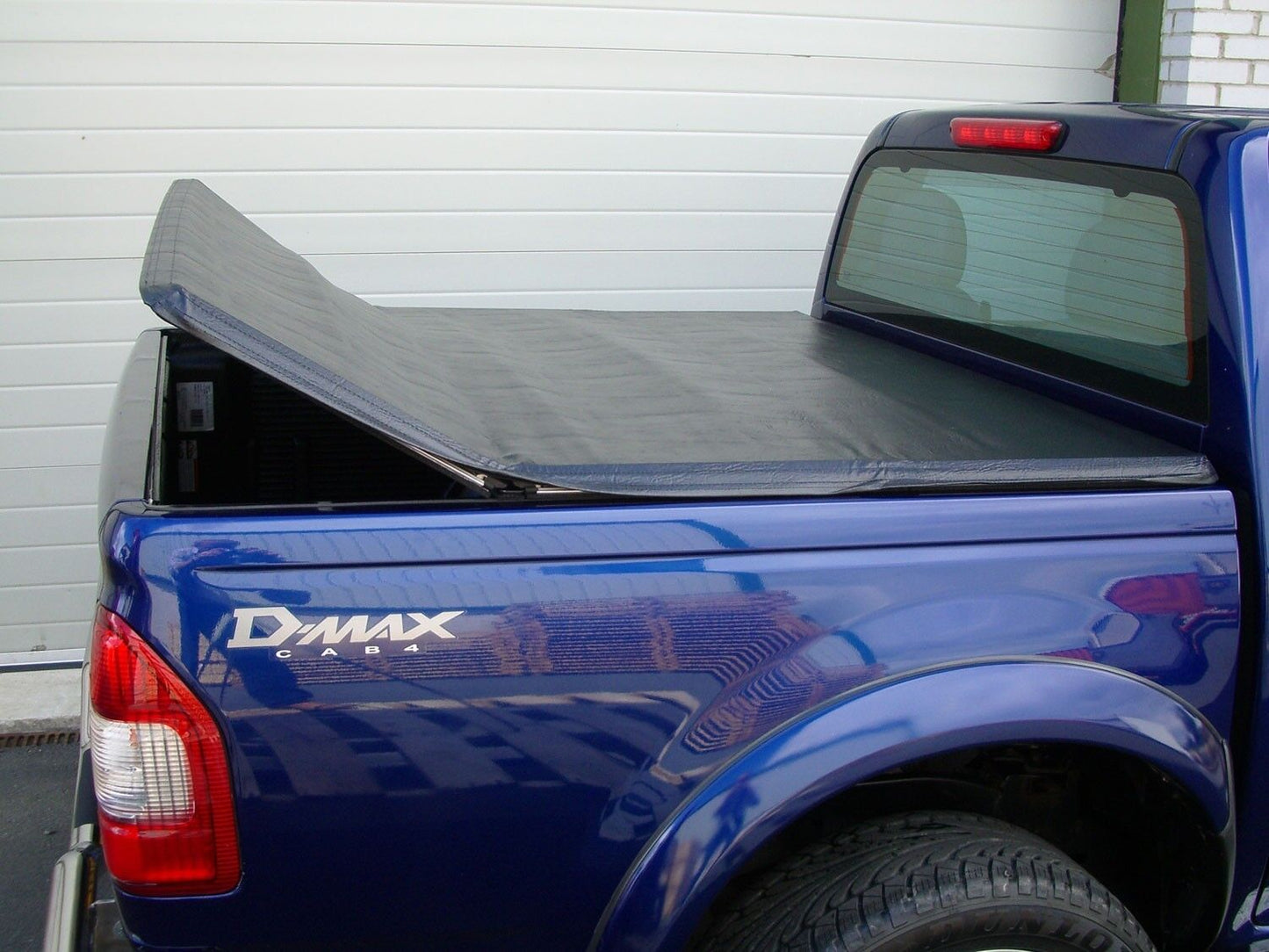 Tri Fold Soft Tonneau Cover for Mitsubishi MV Triton Dual Cab Mar 2024 - Current