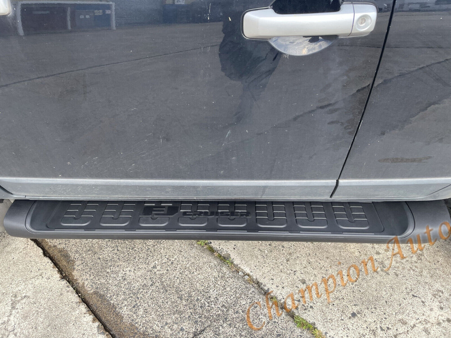A pair of Black side steps for FJ Cruiser