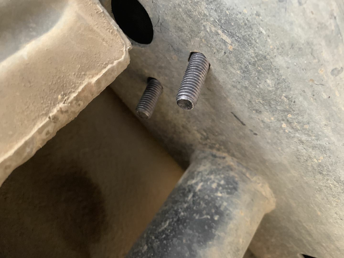 2 U bolts (MIDDLE POSITION ONLY )for Amarok side steps brackets