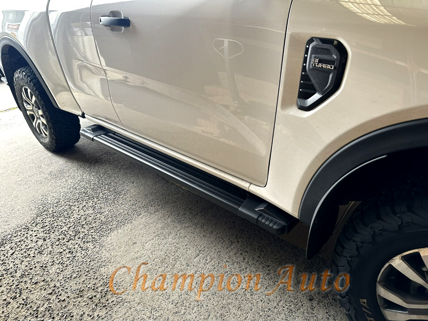 Black ALLOY Side Steps For Toyota Hilux Extra Cab 2015-2024 (HD24)