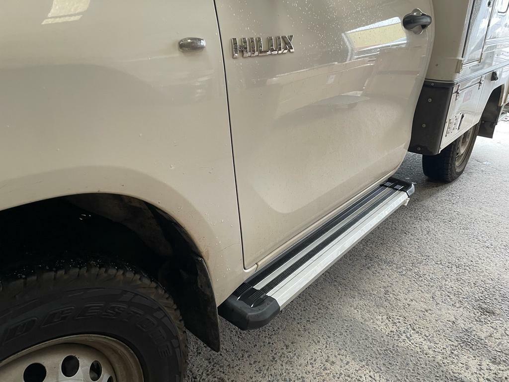 A pair of Single cab Alloy side steps for Hilux 2015-2024 (S6)