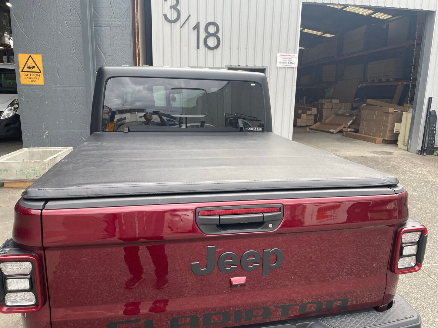 Soft Folding Tri-Fold Tonneau Cover For Jeep Gladiator JT Truck Bed 2020-2024