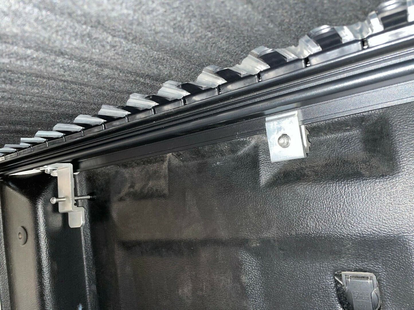 VW AMAROK 2010-2022 Aluminium ROLLER SHUTTER COVER Tonneau (Top Roll Style)