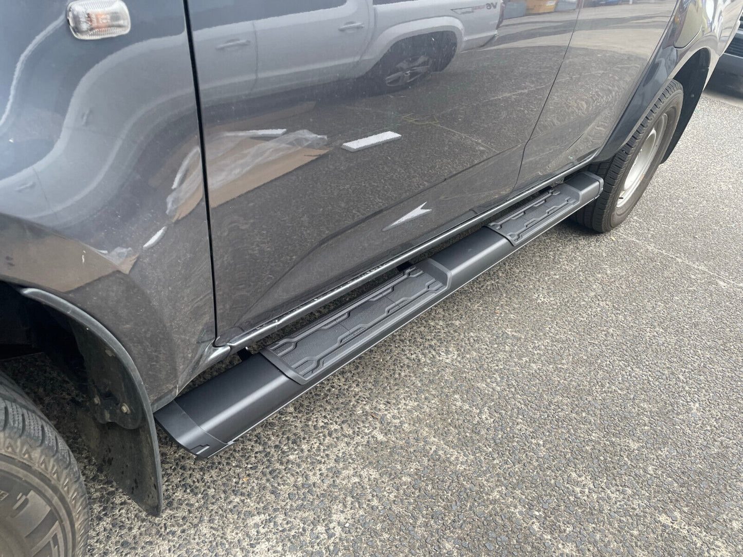 BLACK A PAIR Alloy Side Steps Isuzu D-MAX DMAX Crew/Dual Cab 09/2020-2024 (S8)